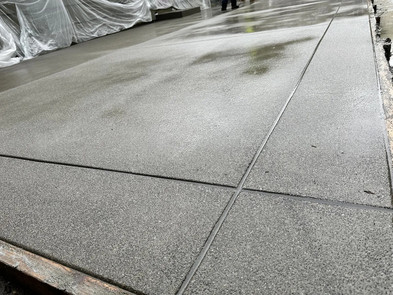 Exposed aggregate concrete finish